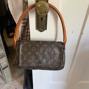 Classic Louis Vuitton hobo purse (used)